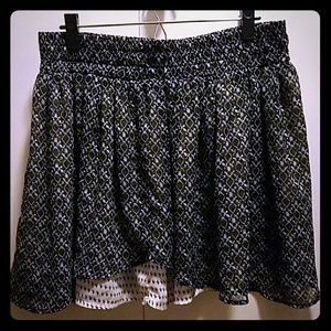 Black and white patterned mini
